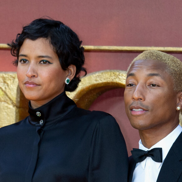 Pharrell Williams et sa femme Helen Lasichanh à la première du film "Le Roi Lion" au cinéma Odeon Luxe Leicester Square à Londres, le 14 juillet 2019.
