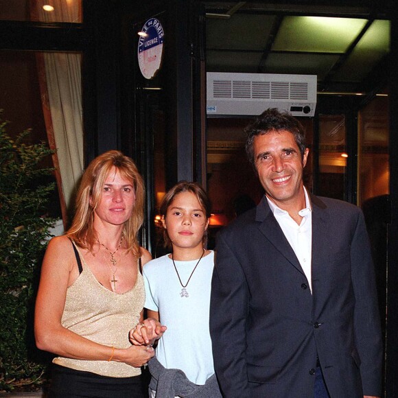 Julien Clerc, sa femme Virginie et sa fille Vanille au restaurant Coco et sa maison. Paris.