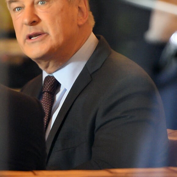 Exclusif - Alec Baldwin se retrouve sur le tournage de la série "Dr Death" à New York le 9 février 2021.