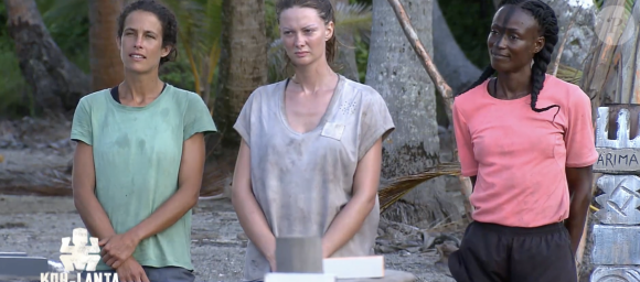 Coumba, Alexandra et Clémence s'affrontent sur l'île des bannis dans "Koh-Lanta, La Légende", mardi 2 novembre 2021 sur TF1.