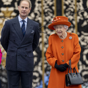 La reine Elisabeth II d'Angleterre et son fils le prince Edward au lancement du Queen's Baton, relais des Jeux du Commonwealth 2022, au palais de Buckingham à Londres, Royaume Uni, le 7, 2021.
