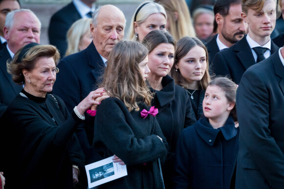 Obsèques de l'écrivain Ari Behn, ex-époux de la princesse Martha Louise de Norvège - La reine Sonja et le roi Harald de Norvège, la princesse Martha et ses trois filles Maud, Leah et Emma à Oslo, le 3 janvier 2020.