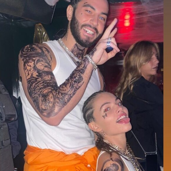 Thylane Blondeau et son fiancé Benjamin Attal pendant la fête d'Halloween.