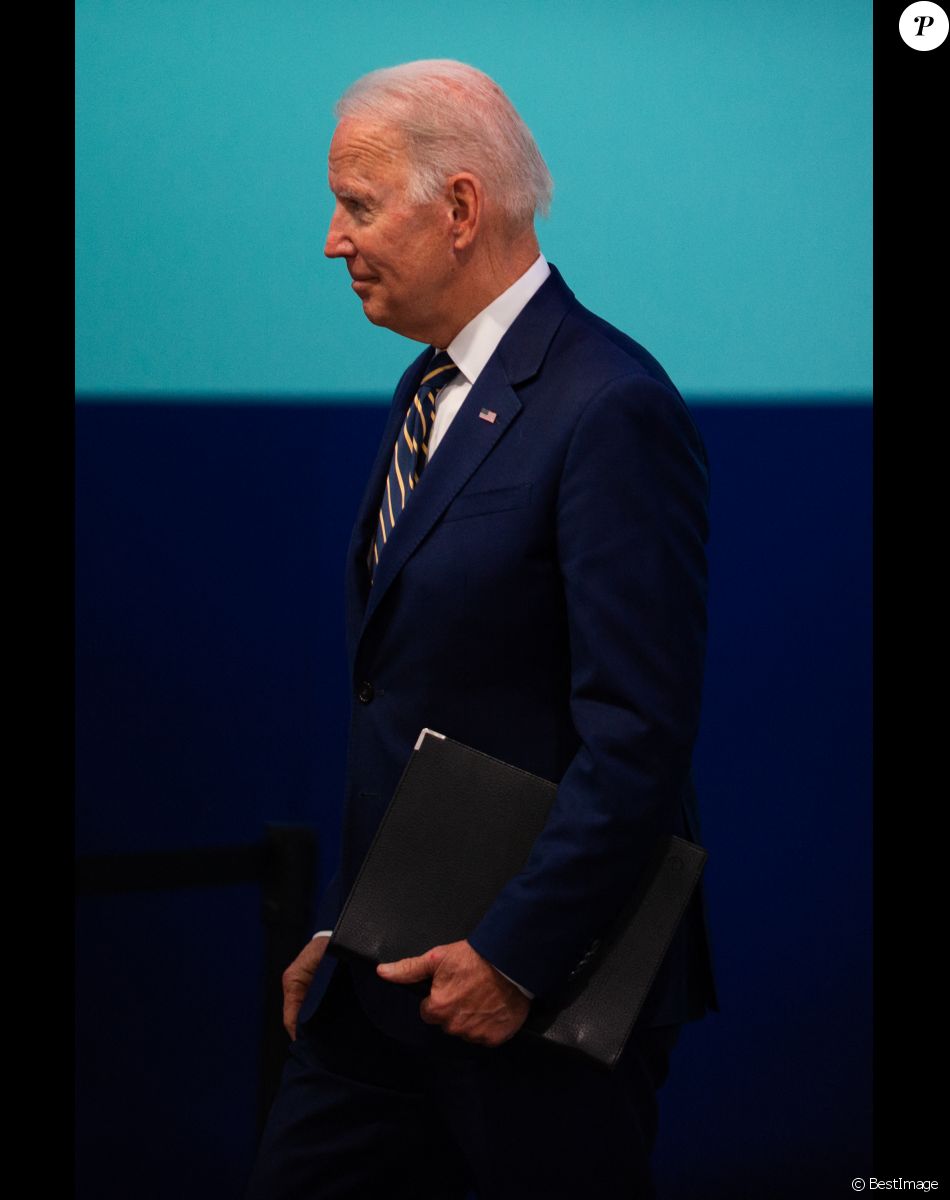 Le président américain Joe Biden s'exprime lors d'une session plénière dans le cadre du Sommet des dirigeants mondiaux de la COP26 Conférence des Nations Unies sur le changement climatique à Glasgow le 1er novembre 2021. La COP26, qui se déroulera du 31 octobre au 12 novembre à Glasgow, sera la plus grande conférence sur le climat depuis le sommet de Paris de 2015 et est considéré comme crucial pour fixer des objectifs d'émissions mondiaux pour ralentir le réchauffement climatique, ainsi que pour raffermir d'autres engagements clés. © Raphael Lafargue/Pool/Bestimage