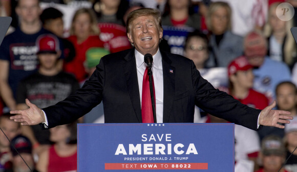 L'ancien président Donald Trump lors d'un meeting "Save America" à Des Moines dans l'Iowa le 9 octobre 2021. © Brian Cahn/ZUMA Press Wire / Bestimage