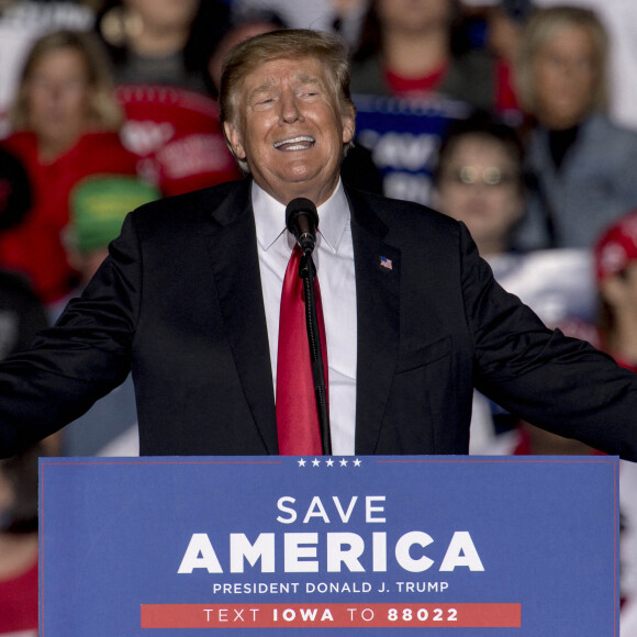 L'ancien président Donald Trump lors d'un meeting "Save America" à Des Moines dans l'Iowa le 9 octobre 2021. © Brian Cahn/ZUMA Press Wire / Bestimage