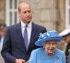 La reine Elisabeth II d'Angleterre et le prince William, duc de Cambridge, assistent à la cérémonie des clés devant le palais d'Holyroodhouse à Edimbourg, moment où la souveraine se voit remettre les clés de la ville. Cet événement marque le début la semaine de Holyrood, que la reine consacre chaque année à l'Ecosse. Le 28 juin 2021. 