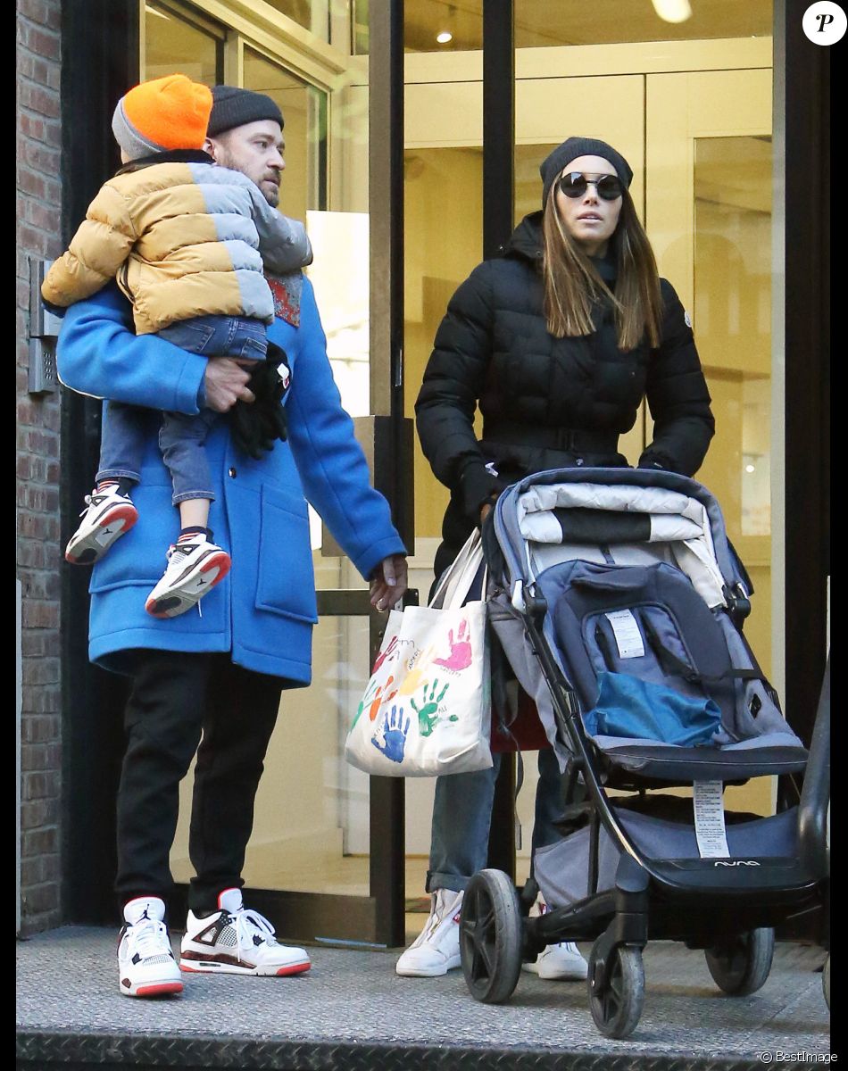 Exclusif - Justin Timberlake et sa femme Jessica Biel sont allés se balader avec leur fils Silas dans les rues de New York. Le 21 janvier 2020