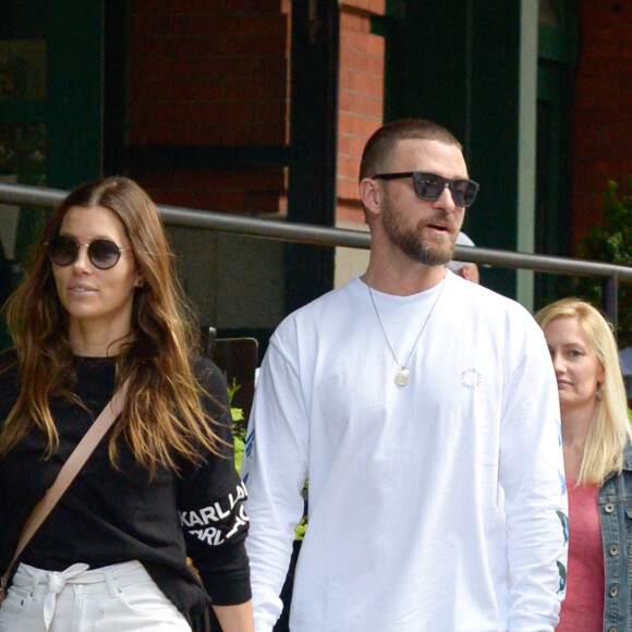 Exclusif - Jessica Biel et son mari Justin Timberlake sont allés diner avec des amis au restaurant Yves dans le quartier de Tribeca à Los Angeles, le 25 août 2019