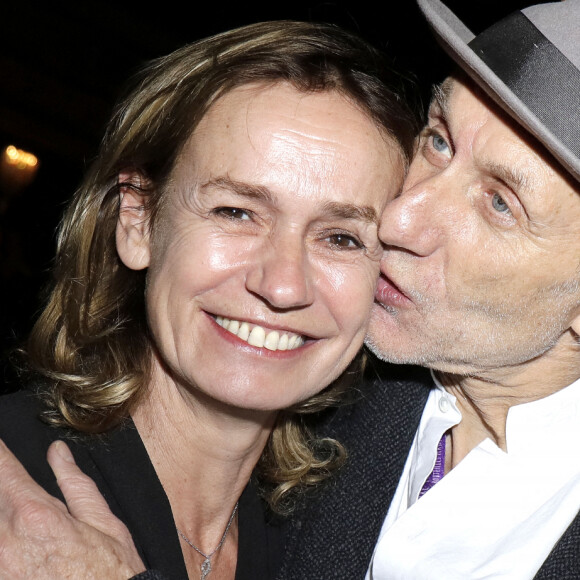 Sandrine Bonnaire et son compagnon Eric Truffaz - Concert de Nicoletta, à l'occasion de ses 50 ans de carrière, au Lido à Paris. Le 4 novembre 2021. © Cédric Perrin / Bestimage