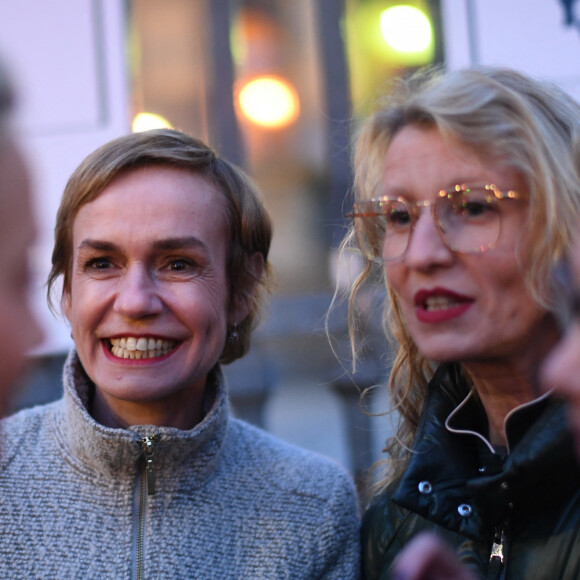 Sandrine Bonnaire et Alexandra Lamy - Vernissage de l'exposition photos "Libres et égales" à Paris, le 6 mars 2020. © Rachid Bellak/Bestimage