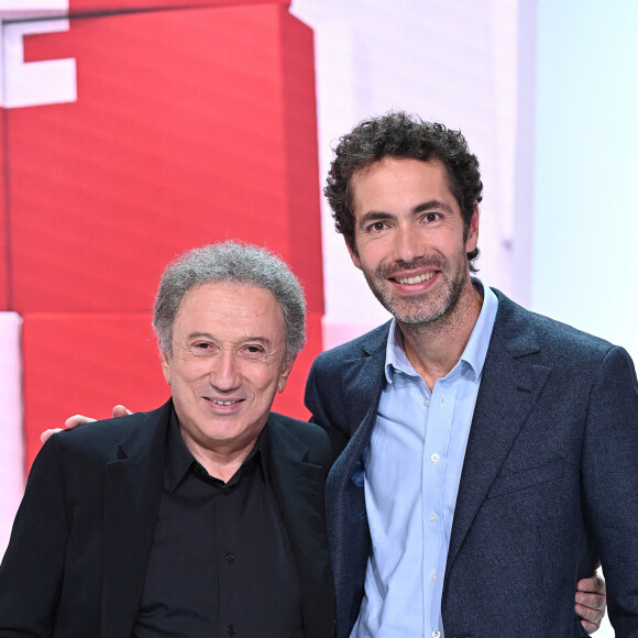 Exclusif - Michel Drucker et Ben - Cédric Abdallah - Enregistrement de l'émission "Vivement Dimanche prochain" présentée par M.Drucker et diffusée le 7 novembre 2021 sur France 2. Le 28 octobre 2021 © Guillaume Gaffiot / Bestimage