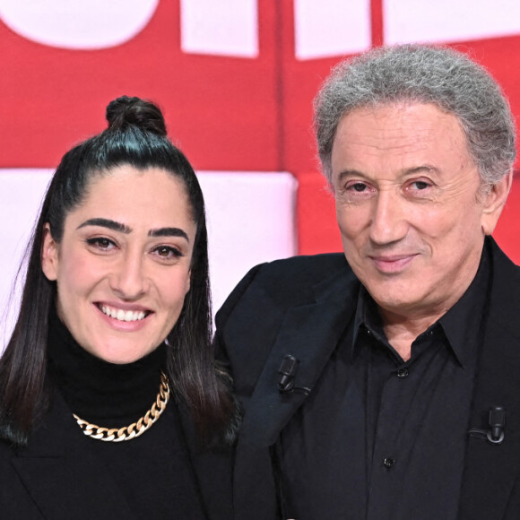 Exclusif - Victoria Sio et Michel Drucker - Enregistrement de l'émission "Vivement Dimanche" présentée par M.Drucker et diffusée le 7 novembre sur France 2. Le 28 octobre 2021 © Guillaume Gaffiot / Bestimage