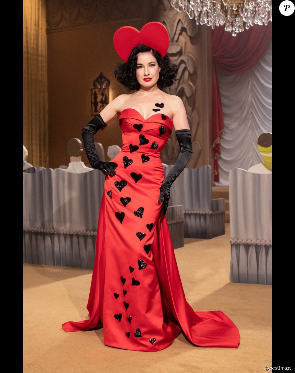 Dita von Teese - Défilé de mode femme Automne-Hiver 2021-2022 de Moschino à Milan. Le 25 février 2021