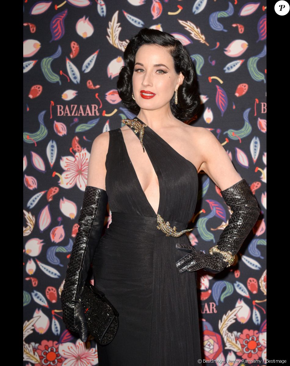 Semi Exclusif - Dita Von Teese au photocall de la soirée Harper's Bazaar au Musée Des Arts Décoratifs à Paris le 26 février 2020 en marge de la fashion week prêt-à-porter automne-hiver 2020/2021 © Veeren Ramsamy / Bestimage