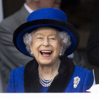 Elizabeth II empoche un joli chèque : de quoi lui redonner le moral !