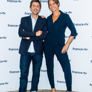 Thomas Sotto, Julia Vignali lors du photocall dans le cadre de la conférence de presse de France Télévisions au Pavillon Gabriel à Paris, France, le 24 août 2021. © Pierre Perusseau/Bestimage