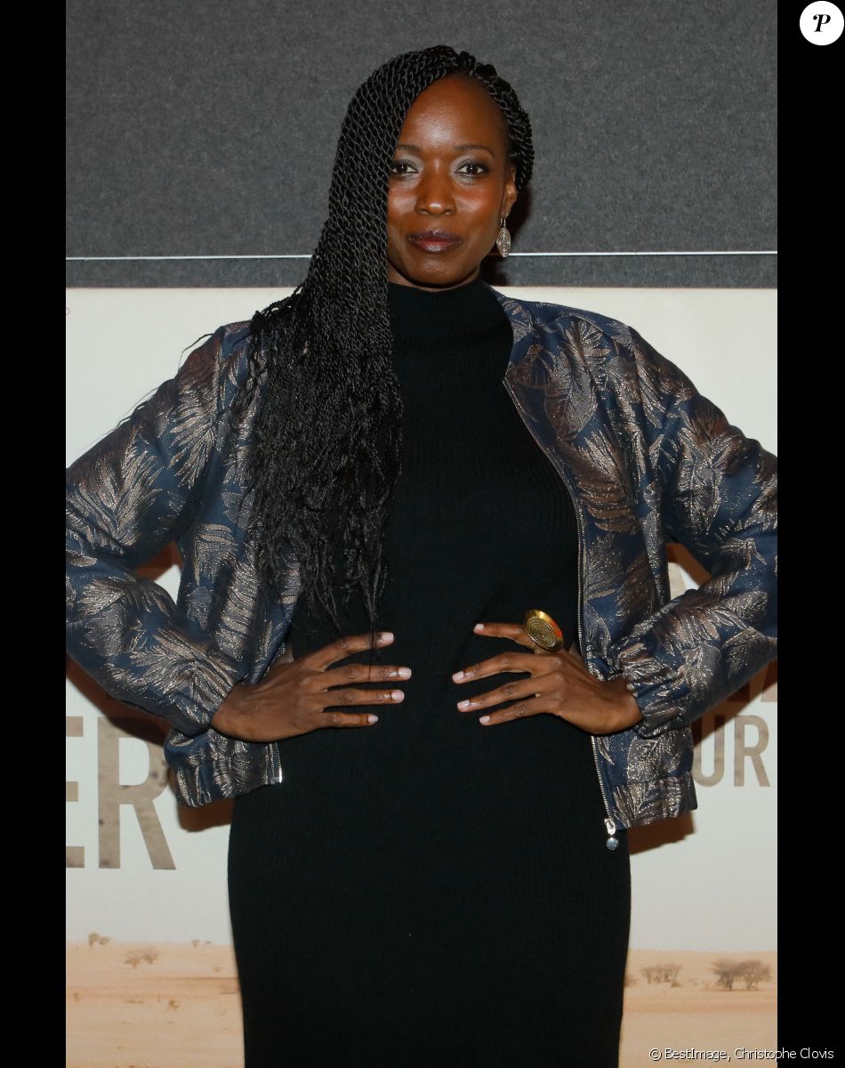 La chanteuse Awa Ly - Avant-première du film "Marcher sur l'eau" au Mk2 Odéon à Paris, le 8 novembre 2021. © Christophe Clovis/Bestimage