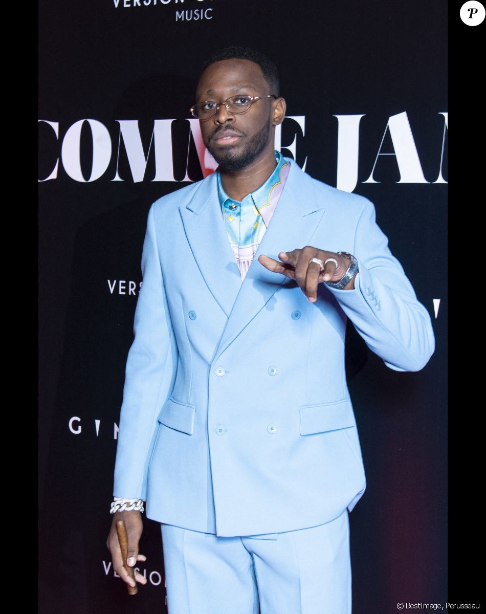 Dadju au photocall de la soirée "Unis comme jamais" au profit de l'Unicef, au pavillon Cambon à Paris, le 8 novembre 2021. © Pierre Perusseau / Bestimage