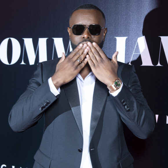 Gims au photocall de la soirée "Unis comme jamais" au profit de l'Unicef, au pavillon Cambon à Paris. Le chanteur Gims a récolté 1 500 000 € pour l'Unicef France.  © Pierre Perusseau / Bestimage 