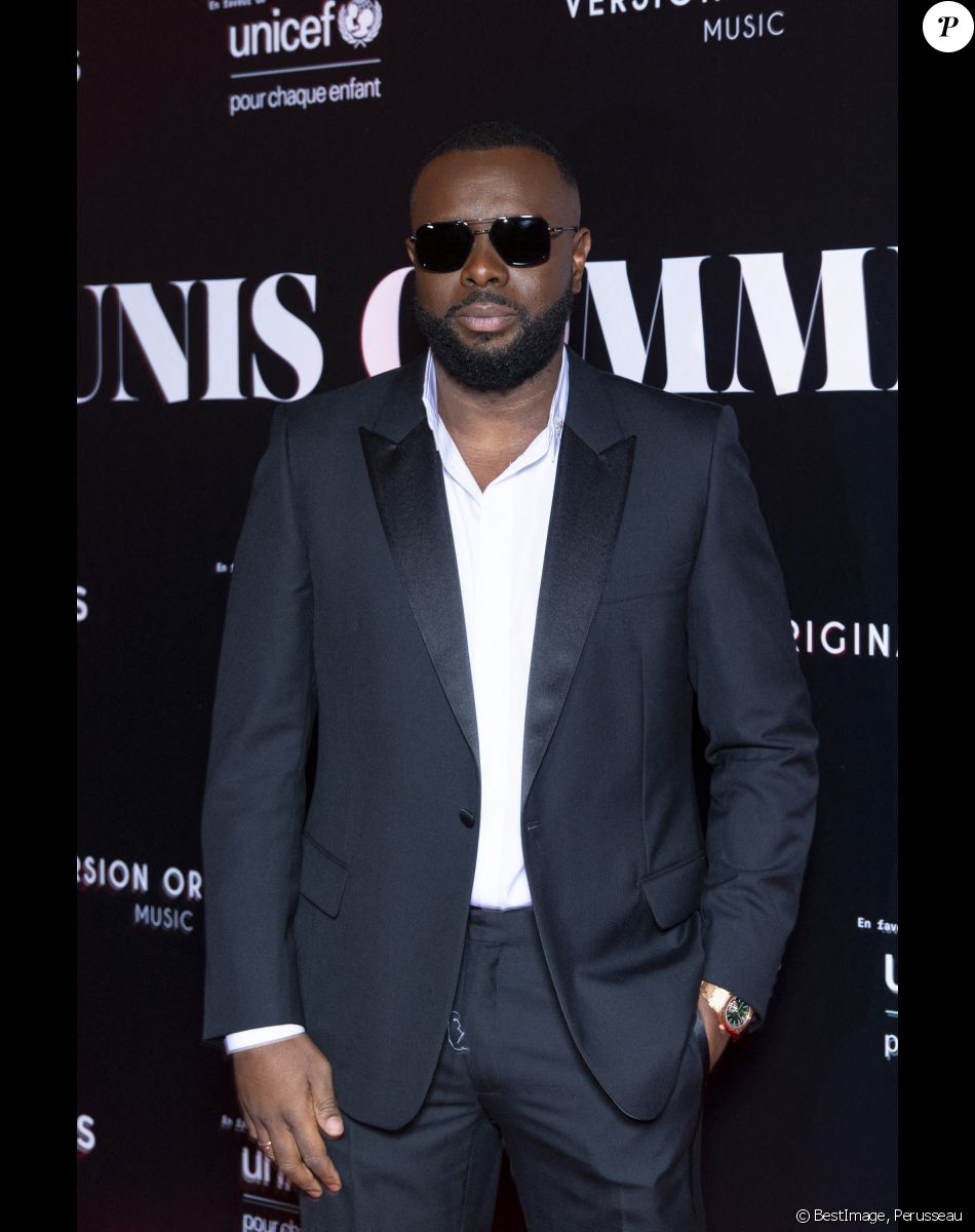 Gims au photocall de la soirée "Unis comme jamais" au profit de l'Unicef, au pavillon Cambon à Paris. Le 8 novembre 2021. Le chanteur Gims a récolté 1 500 000 € ! © Pierre Perusseau / Bestimage