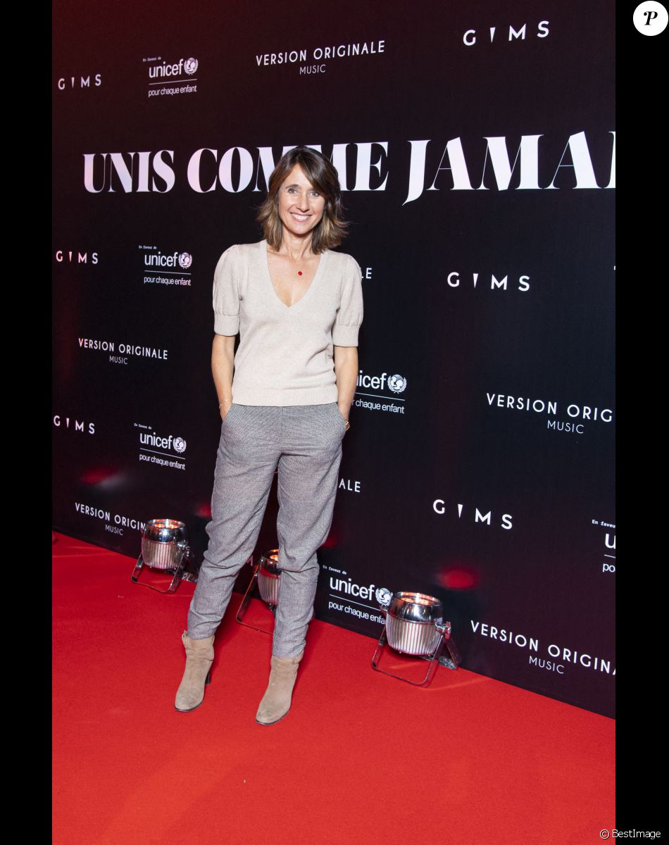 Alexia Laroche-Joubert au photocall de la soirée "Unis comme jamais" au profit de l'Unicef, au pavillon Cambon à Paris. Le 8 novembre 2021. Le chanteur Gims a récolté 1 500 000 € ! Généreux comme Jamais… c’est le nom de clôture que devrait porter le gala de charité initié par l’artiste GIMS et dont tous les fonds récoltés ont été reversé à l’association Unicef France. L’évènement, organisé par Version Originale (dirigé par J.Saadia) et INDIFFERENCE PROD (S.Boussif, manager de l’artiste), a été l’occasion de dévoiler au grand jour le partenariat entre la maison Audemars Piguet et l’artiste ainsi que sa volonté d’aider les enfants en Afrique. © Pierre Perusseau / Bestimage Unicef party "Unis comme jamais" in Paris. On november 8th 2021