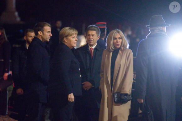 Château du Clos de Vougeot - Le président Emmanuel Macron avec sa femme Brigitte - Il accueille Angela Merkel à Beaune pour sa dernière visite en France comme chancelière d'Allemagne. Au programme, visite de Beaune, des Hospices et du château du Clos de Vougeot où la chancelière a reçu la Légion d'Honneur. Le 3 novembre 2021