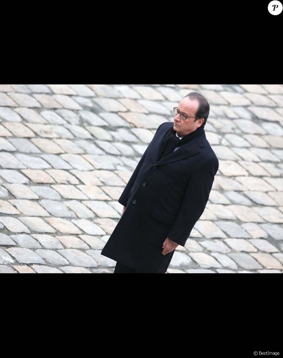 François Hollande - Hommage national aux victimes des attentats dans la cour d'honneur des Invalides à Paris le 27 novembre 2015.