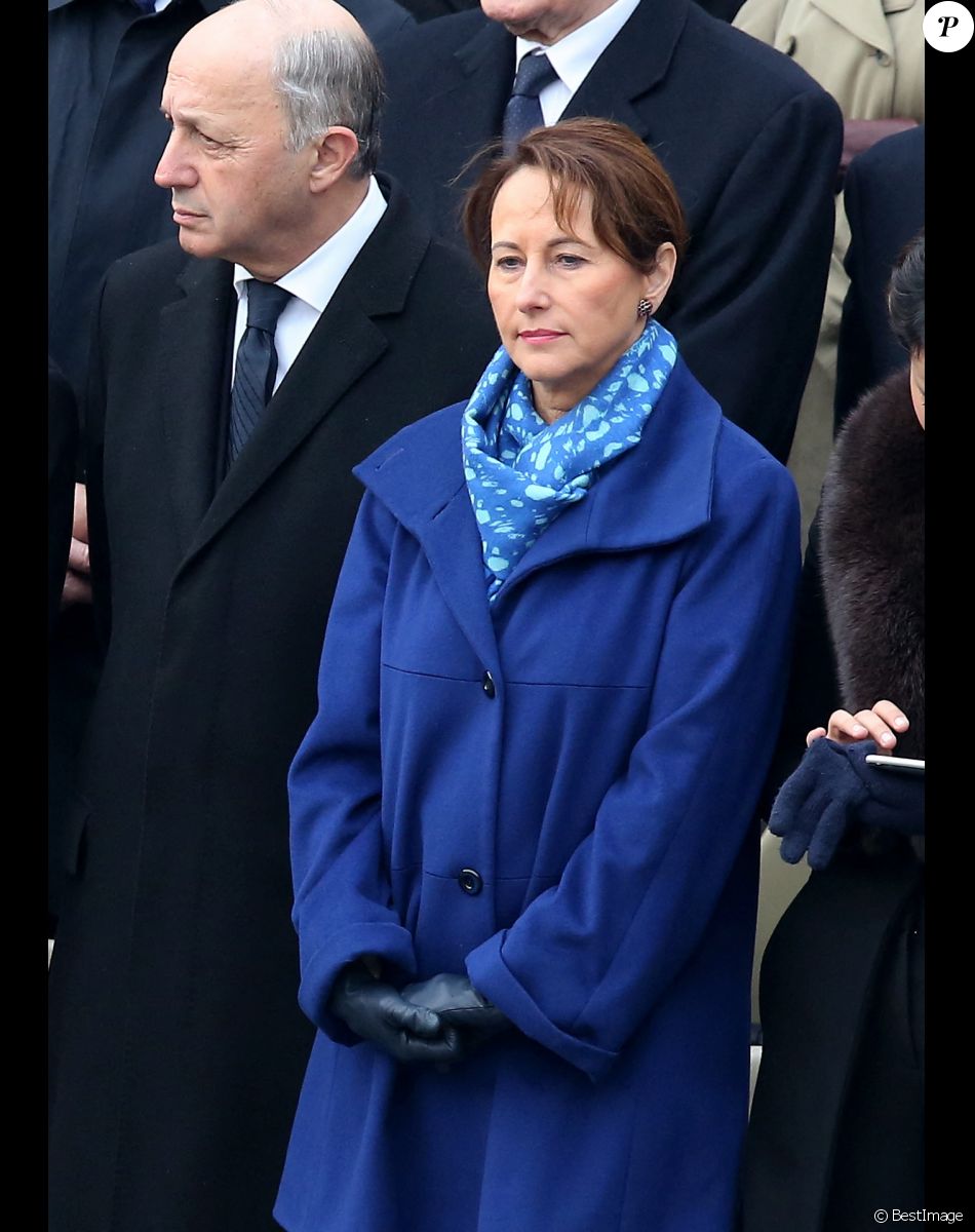 Laurent Fabius et Ségolène Royal - Hommage national aux victimes des attentats dans la cour d'honneur des Invalides à Paris le 27 novembre 2015. © Dominique Jacovides / Bestimage