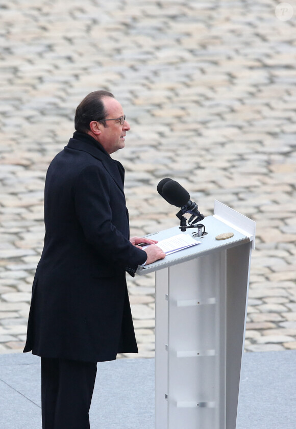 François Hollande - Hommage national aux victimes des attentats dans la cour d'honneur des Invalides à Paris le 27 novembre 2015.