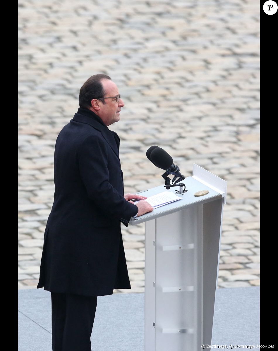 François Hollande - Hommage national aux victimes des attentats dans la cour d'honneur des Invalides à Paris le 27 novembre 2015.
