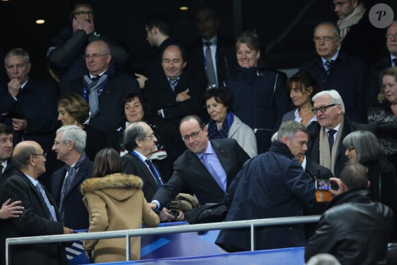 Le président François Hollande était accompagné du ministre allemand des Affaires étrangères, Frank-Walter Steinmeier au match France-Allemagne avant d'être exfiltré après les explosions à l'extérieur du Stade de France, à Saint-Denis, le 13 novembre 2015 © Cyril Moreau / Bestimage