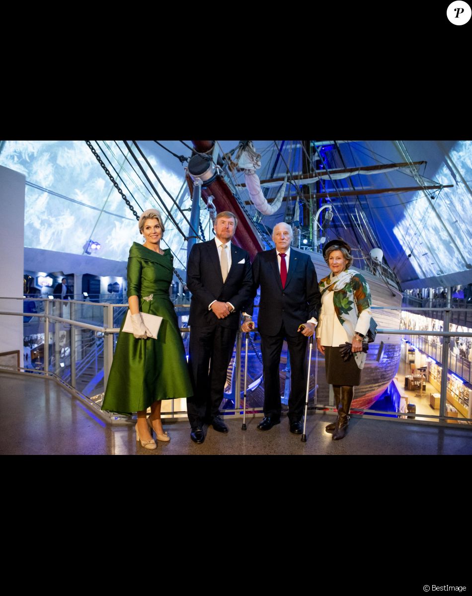 La reine Maxima, le roi Willem Alexander, le roi Harald, la reine Sonja lors d'une visite du musée Fram à Oslo le 9 novembre 2021.