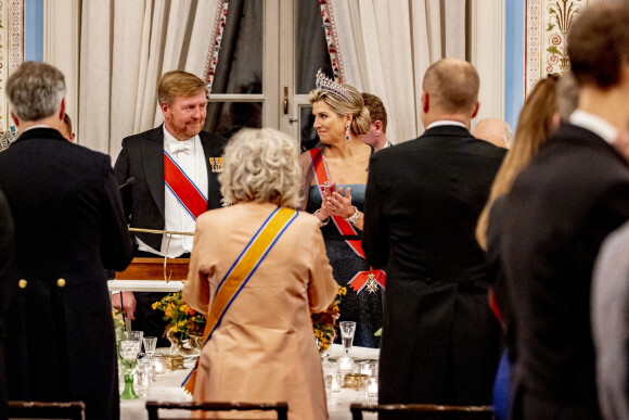 Le roi Willem Alexander, la reine Maxima lors du dîner d'état au palais royal à Oslo pour la visite du couple royal des Pays-Bas en Norvège le 9 novembre 2021.