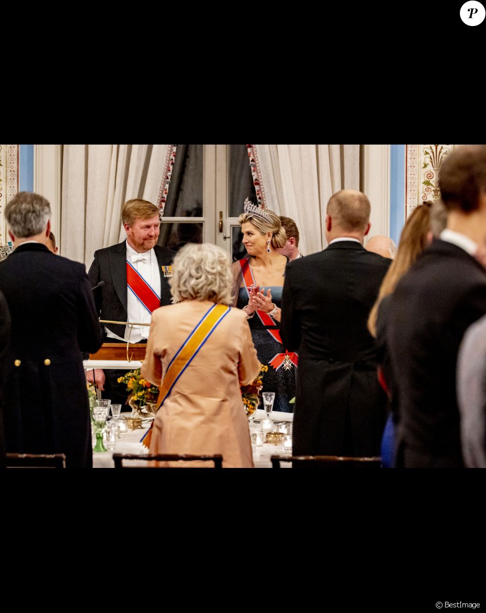 Le roi Willem Alexander, la reine Maxima lors du dîner d'état au palais royal à Oslo pour la visite du couple royal des Pays-Bas en Norvège le 9 novembre 2021.