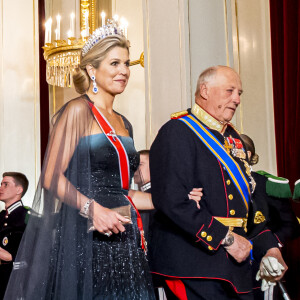 La princesse Mette Marit, la princesse Martha Louise, la reine Maxima, le roi Harald lors du dîner d'état au palais royal à Oslo pour la visite du couple royal des Pays-Bas en Norvège.