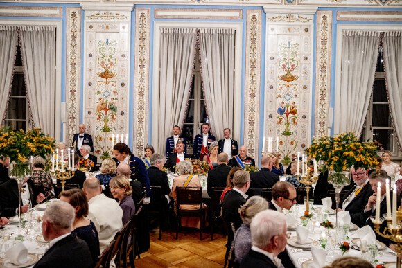 La reine Sonja, le roi Willem Alexander, la reine Maxima, le roi Harald lors du dîner d'état au palais royal à Oslo pour la visite du couple royal des Pays-Bas en Norvège le 9 novembre 2021.
