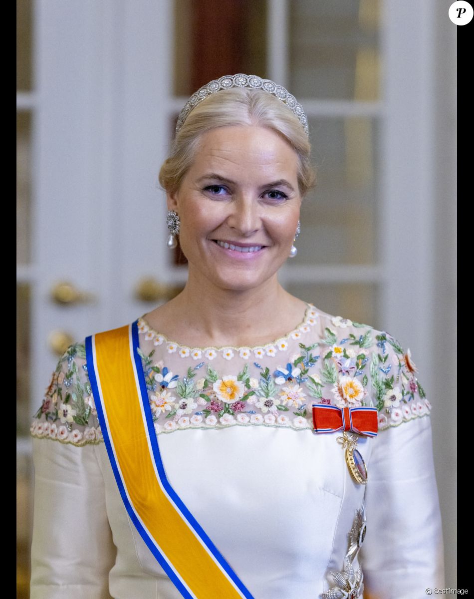 La princesse Mette Marit de Norvège - Dîner d'état au palais royal à Oslo en l'honneur de la visite du roi et de la reine des Pays-Bas en Norvège le 9 novembre 2021.