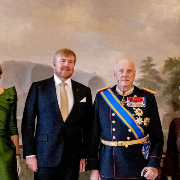 La princesse Martha Louise de Norvège, la reine Maxima et le roi Willem-Alexander des Pays Bas, le roi Harald V et la reine Sonja de Norvège, la princesse Mette-Marit de Norvège - Le roi Willem-Alexander et la reine Maxima des Pays-Bas reçus au Palais royal à Oslo dans le cadre de leur visite de trois jours en Norvège. Le 9 novembre 2021.