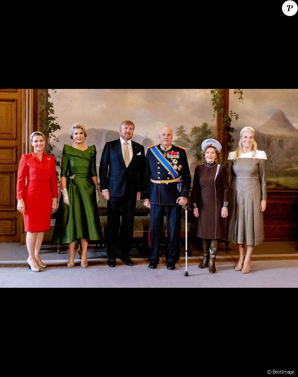 La princesse Martha Louise de Norvège, la reine Maxima et le roi Willem-Alexander des Pays Bas, le roi Harald V et la reine Sonja de Norvège, la princesse Mette-Marit de Norvège - Le roi Willem-Alexander et la reine Maxima des Pays-Bas reçus au Palais royal à Oslo dans le cadre de leur visite de trois jours en Norvège. Le 9 novembre 2021.