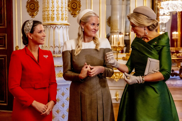 La princesse Märtha Louise de Norvège, la princesse Mette-Marit de Norvège, la reine Maxima des Pays-Bas - Le roi Willem-Alexander et la reine Maxima des Pays-Bas reçus au Palais royal à Oslo dans le cadre de leur visite de trois jours en Norvège. Le 9 novembre 2021.