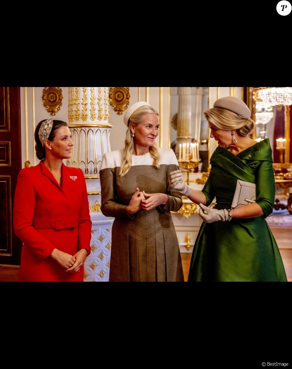 La princesse Märtha Louise de Norvège, la princesse Mette-Marit de Norvège, la reine Maxima des Pays-Bas - Le roi Willem-Alexander et la reine Maxima des Pays-Bas reçus au Palais royal à Oslo dans le cadre de leur visite de trois jours en Norvège. Le 9 novembre 2021.