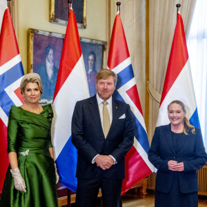 Le roi Willem-Alexander et la reine Maxima des Pays-Bas reçus au Parlement à Oslo par Eva Hansen, dans le cadre de leur visite de trois jours en Norvège. Le 9 novembre 2021.
