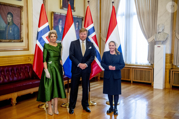 Le roi Willem-Alexander et la reine Maxima des Pays-Bas reçus au Parlement à Oslo par Eva Hansen, dans le cadre de leur visite de trois jours en Norvège. Le 9 novembre 2021.