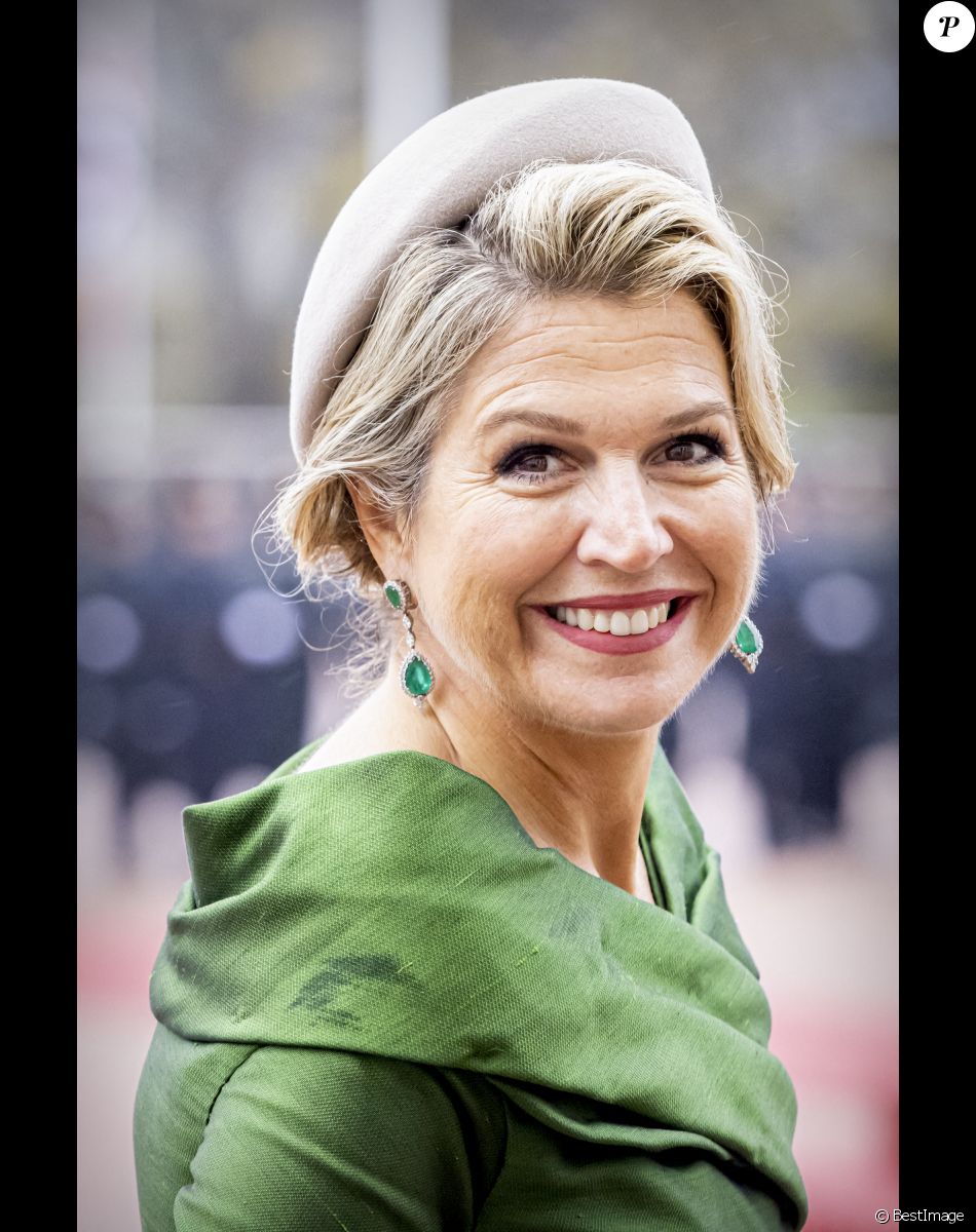 Le roi Harald V et la reine Sonja de Norvège, Le roi Willem-Alexander et la reine Maxima des Pays-Bas, la princesse Mette-Marit de Norvège - Cérémonie de bienvenue devant le Palais Royal dans le cadre de la visite d'État de trois jours du couple royal néerlandais en Norvège. Oslo. Le 9 novembre 2021.