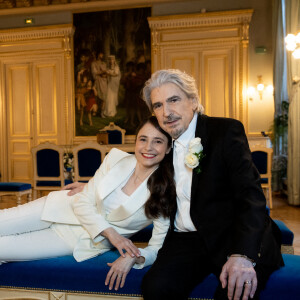 Exclusif - Mariage de Serge Lama et Luana Santonino à la mairie du 7ème arrondissement de Paris. Rachida Dati, Maire du 7ème a célébré le mariage. Paris, le 11 février 2021. © Cyril Moreau/Bestimage