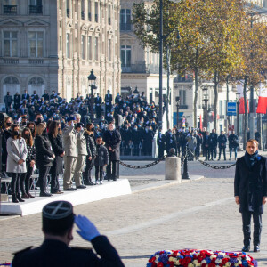 Emmanuel Macron lors d'une cérémonie à l'Arc de Triomphe et sur la Tombe du Soldat inconnu, dans le cadre des commémorations marquant le 103ème anniversaire de l'armistice du 11 novembre 1918 à Paris, France, le 11 novembre 2021. © Romain Gaillard/Pool/Bestimage 