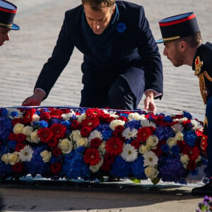 Emmanuel Macron lors d'une cérémonie à l'Arc de Triomphe et sur la Tombe du Soldat inconnu, dans le cadre des commémorations marquant le 103ème anniversaire de l'armistice du 11 novembre 1918 à Paris, France, le 11 novembre 2021. © Romain Gaillard/Pool/Bestimage 