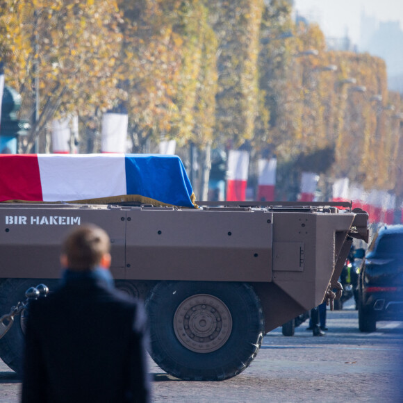Char transportant le cercueil Hubert Germain dernier Compagnon de la Libération lors d'une cérémonie à l'Arc de Triomphe et sur la Tombe du Soldat inconnu, dans le cadre des commémorations marquant le 103ème anniversaire de l'armistice du 11 novembre 1918, mettant fin à la Première Guerre mondiale (WWI) à l'Arc de Triomphe à Paris, France, le 11 novembre 2021. © Romain Gaillard/Pool/Bestimage 
