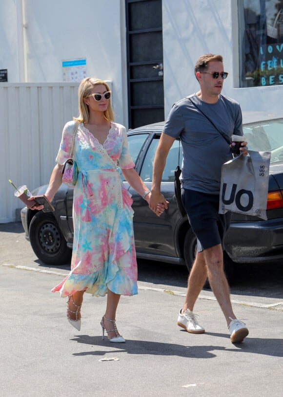 Paris Hilton et son fiancé Carter Reum sont allés faire du shopping à Urban Outfitters dans le quartier de Malibu à Los Angeles, le 4 juillet 2021
